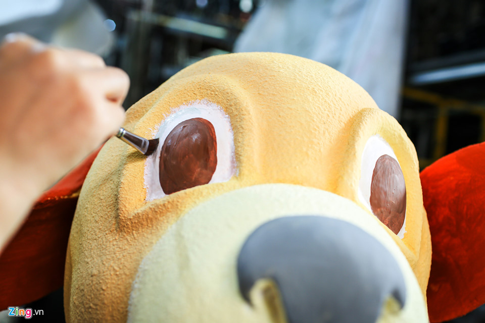 Xưởng chế tác linh vật đường hoa Nguyễn Huệ dịp Tết